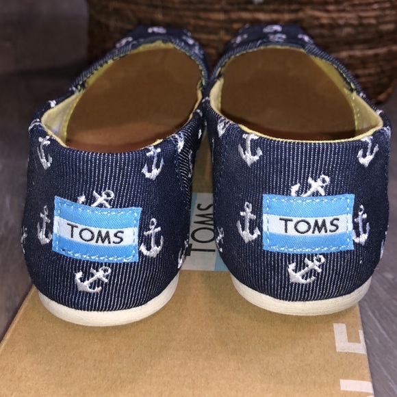Toms - Picture 6 of 6